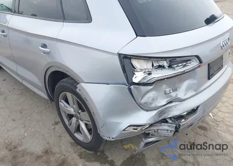 2018 Audi Q5 2.0T Premium/2.0T Tech Premium z USA, uszkodzony, nr VIN WA1ANAFY9J2084778